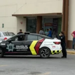 Hombre enfermo pierde la vida frente a clínica en Santa Catarina.