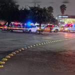 Dos hombres fueron asesinados dentro de su automóvil en Monterrey.