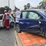 Omitir señal de alto le sale caro: Fuerte choque en el centro de Monterrey