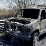 Fuego consume camioneta en Monterrey; conductor logra escapar de las llamas