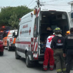 Rescatan a tres menores intoxicados tras incendio en vivienda de Monterrey