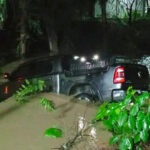 Crece arroyo en Allende y arrastra un automóvil; se encienden alarmas por lluvias intensas