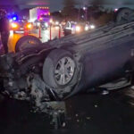 Conductor se desmaya al volante y vuelca su auto en Guadalupe