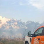 Emergencia en Santa Catarina: Desalojan a 100 personas por fuerte incendio de tejabanes