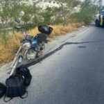 Por maniobra indebida, motociclista termina en el hospital tras fuerte choque en Santa Catarina