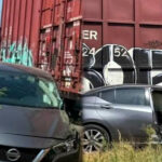 Automovilista se distrae con un incendio y es embestido por el tren en Monterrey