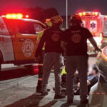 Adolescentes sufren fuerte accidente en motocicleta sobre Garza Sada; uno huye y el otro termina hospitalizado