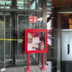 Rescatan a familia de ocho atrapada en elevador de plaza comercial en Guadalupe