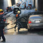 Se incendia vehículo sobre Lázaro Cárdenas y provoca caos vial
