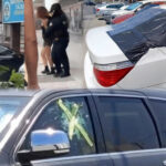 Detienen a mujer por destrozar los vidrios de al menos 10 autos en Guadalupe