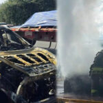 Arde auto a metros de gasolinera en Garza Sada y obliga a suspender operaciones